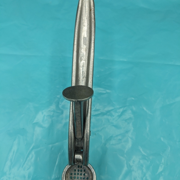 Vintage Garlic Press Handheld Garlic Juicer Vintage Kitchen Gadget Japan - Picture 7 of 10